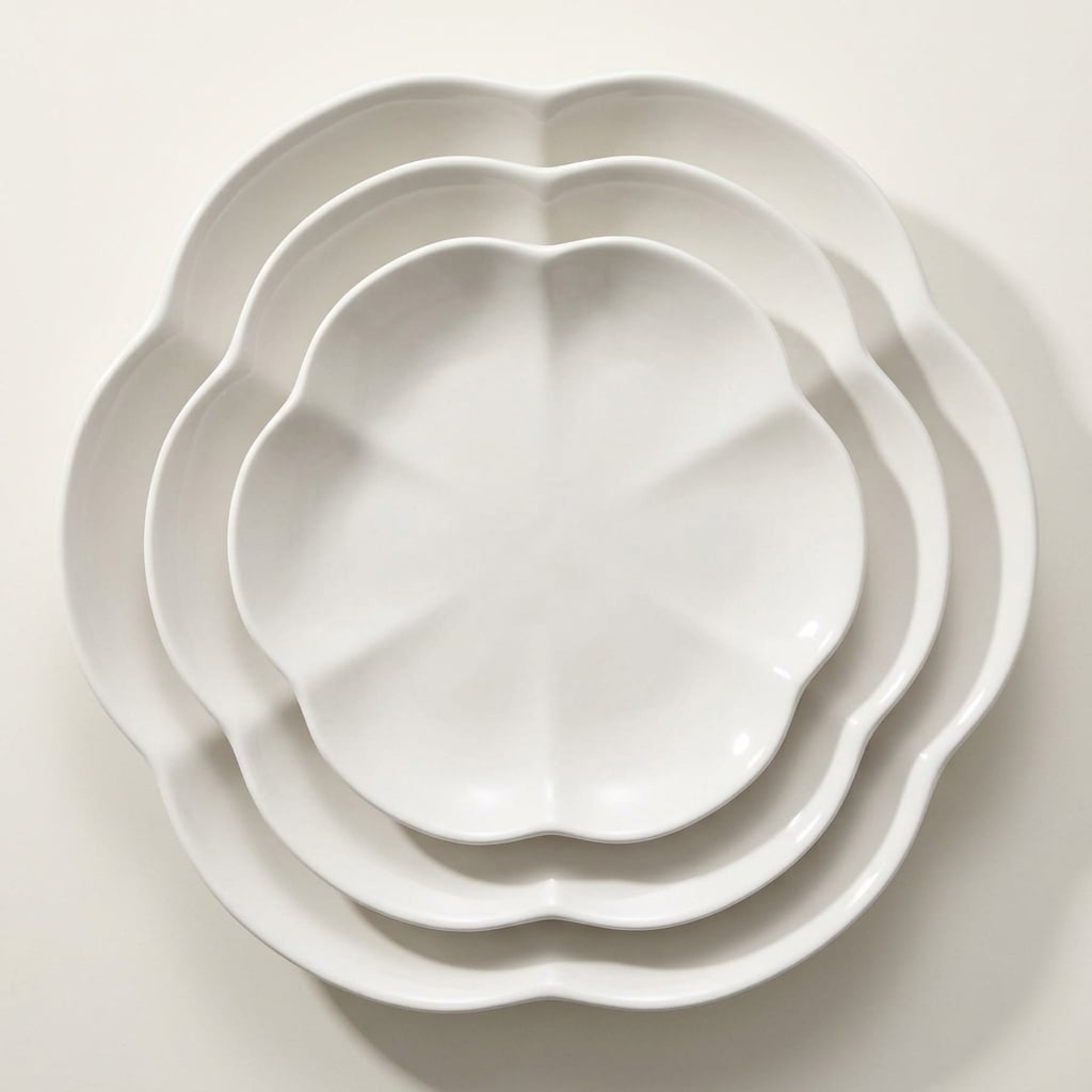The Scalloped Plate Set · 3 Pieces