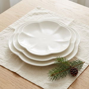 The Scalloped Plate Set · 3 Pieces