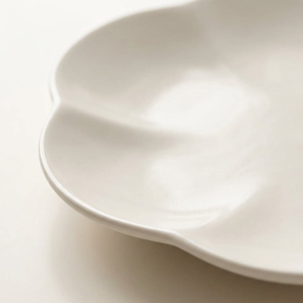 The Scalloped Plate Set · 3 Pieces